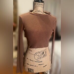 Brown long sleeve backless shirt. Bow ties around back of neck/back of waist.